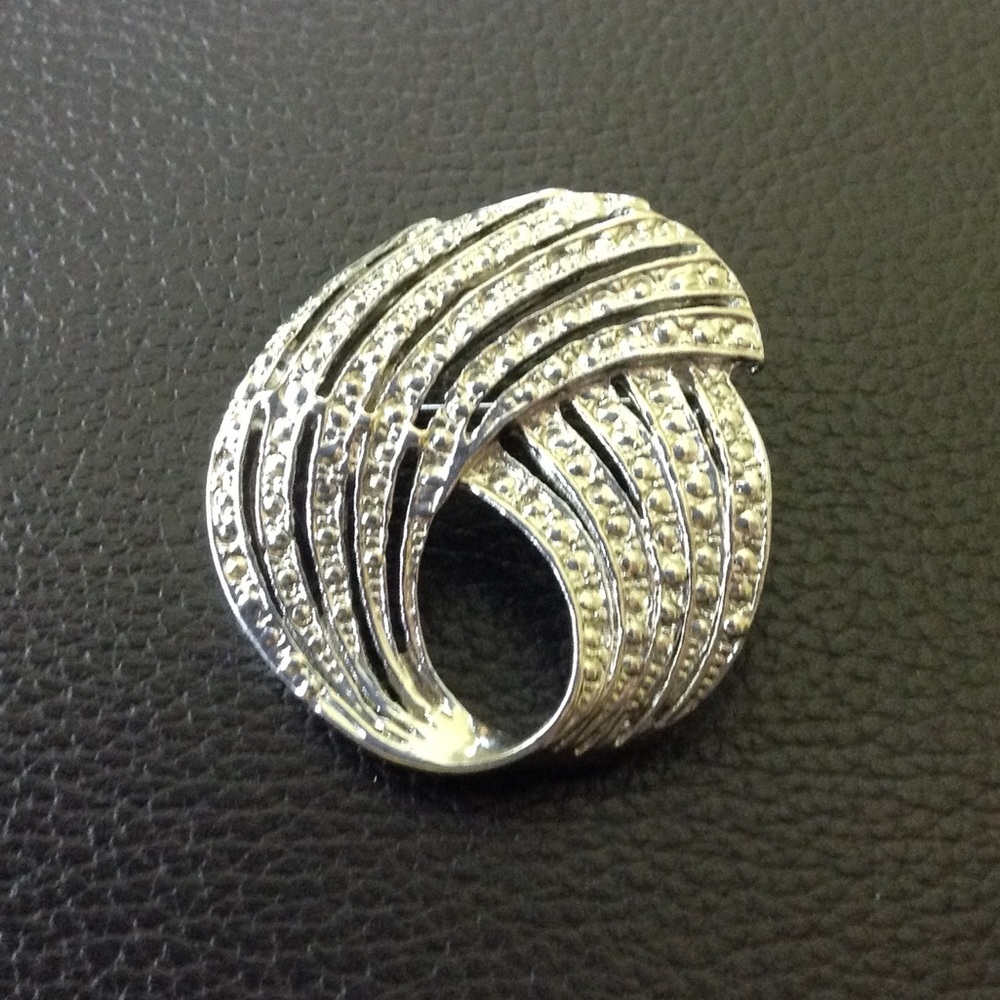 Art Deco Wave Brooch Silver.